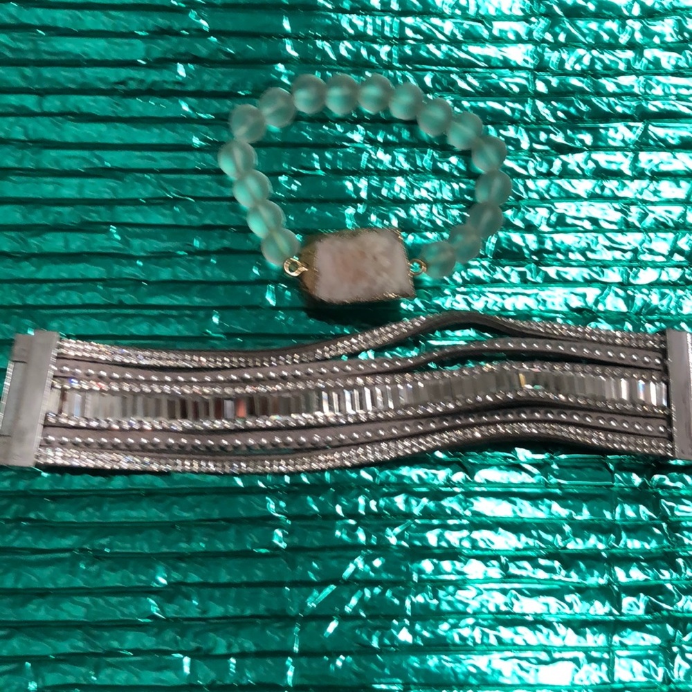 2 Bracelets ❤️💚❤️💚 - Picture 2 of 4
